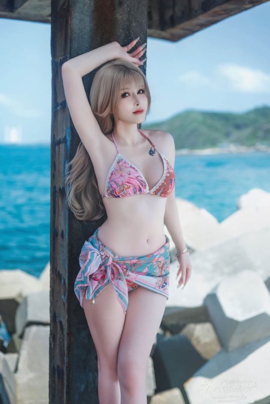 鹿八岁baby 粉色泳衣